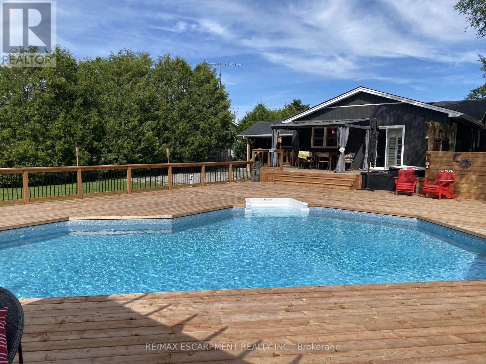 53 Third Road E, Hamilton, ON - Outdoor With In Ground Pool With Deck Patio Veranda