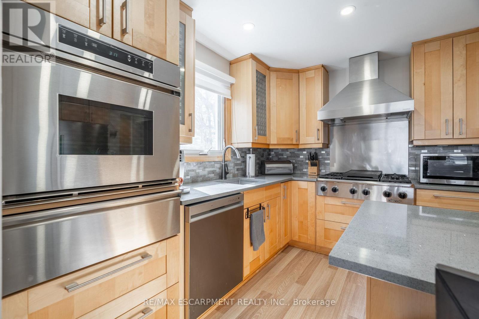 53 Third Road E, Hamilton, ON - Indoor Photo Showing Kitchen