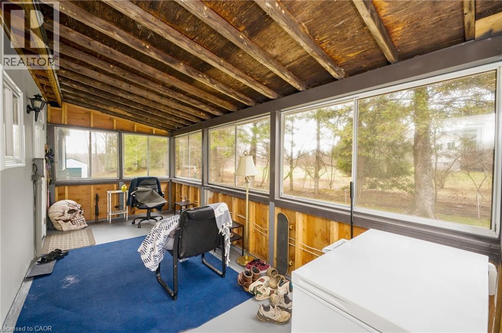 Sunroom with lofted ceiling - 157 Maple Crescent, Hamilton, ON - Indoor Photo Showing Other Room