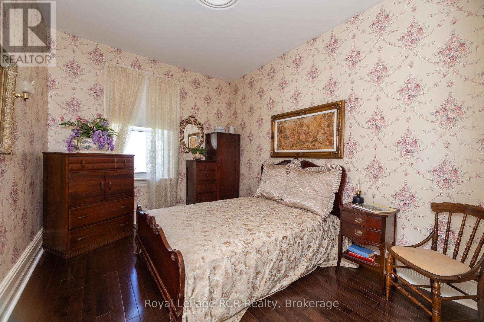 580283 Sideroad 60, Chatsworth, ON - Indoor Photo Showing Bedroom
