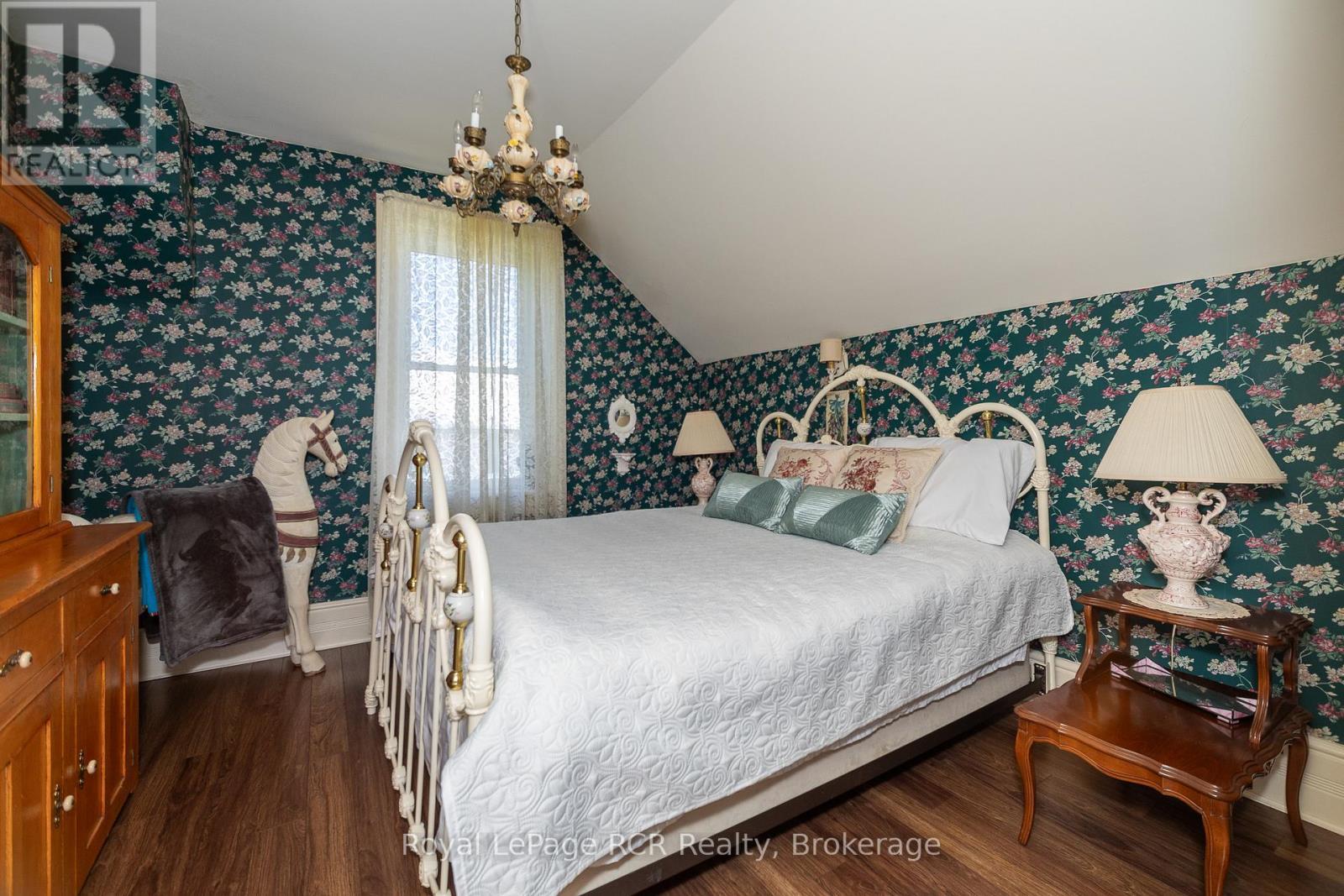 580283 Sideroad 60, Chatsworth, ON - Indoor Photo Showing Bedroom