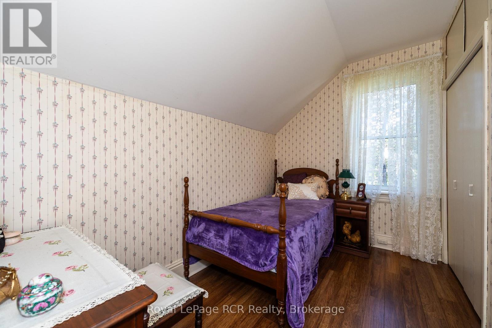 580283 Sideroad 60, Chatsworth, ON - Indoor Photo Showing Bedroom