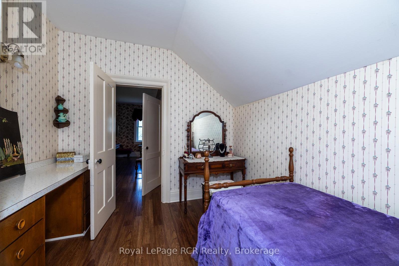 580283 Sideroad 60, Chatsworth, ON - Indoor Photo Showing Bedroom