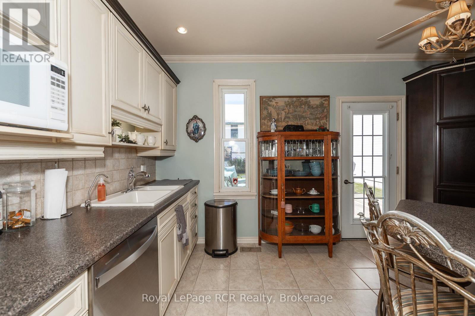 580283 Sideroad 60, Chatsworth, ON - Indoor Photo Showing Kitchen