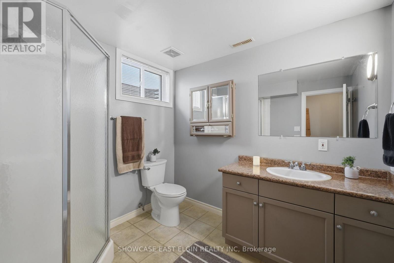 2 Harrington Crescent, St. Thomas, ON - Indoor Photo Showing Bathroom