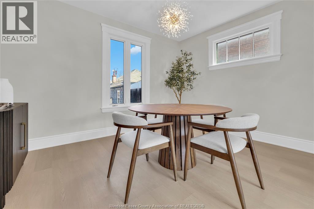 884 Moy, Windsor, ON - Indoor Photo Showing Dining Room