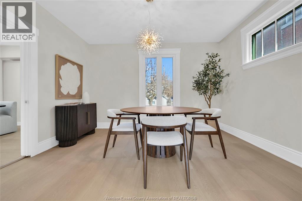 884 Moy, Windsor, ON - Indoor Photo Showing Dining Room