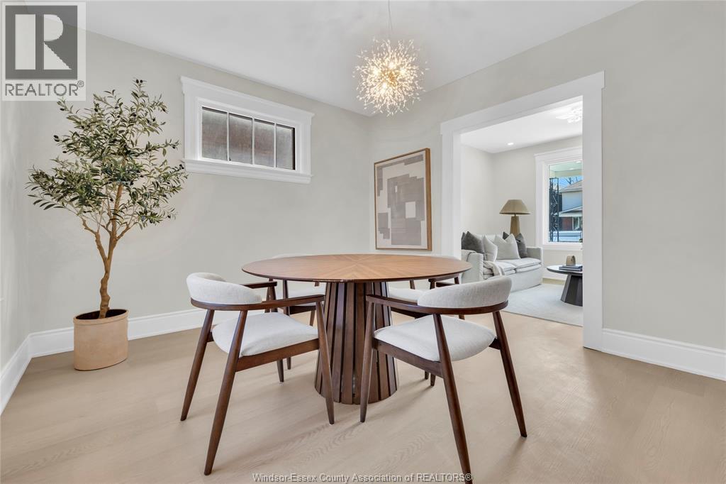 884 Moy, Windsor, ON - Indoor Photo Showing Dining Room
