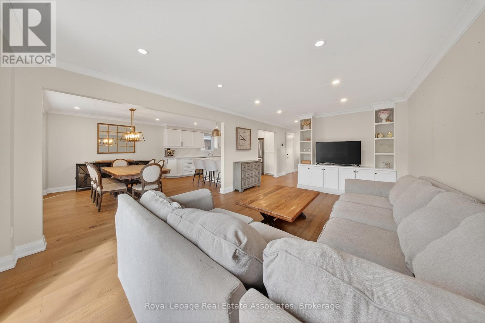67 Beechnut Crescent, Clarington, ON - Indoor Photo Showing Living Room