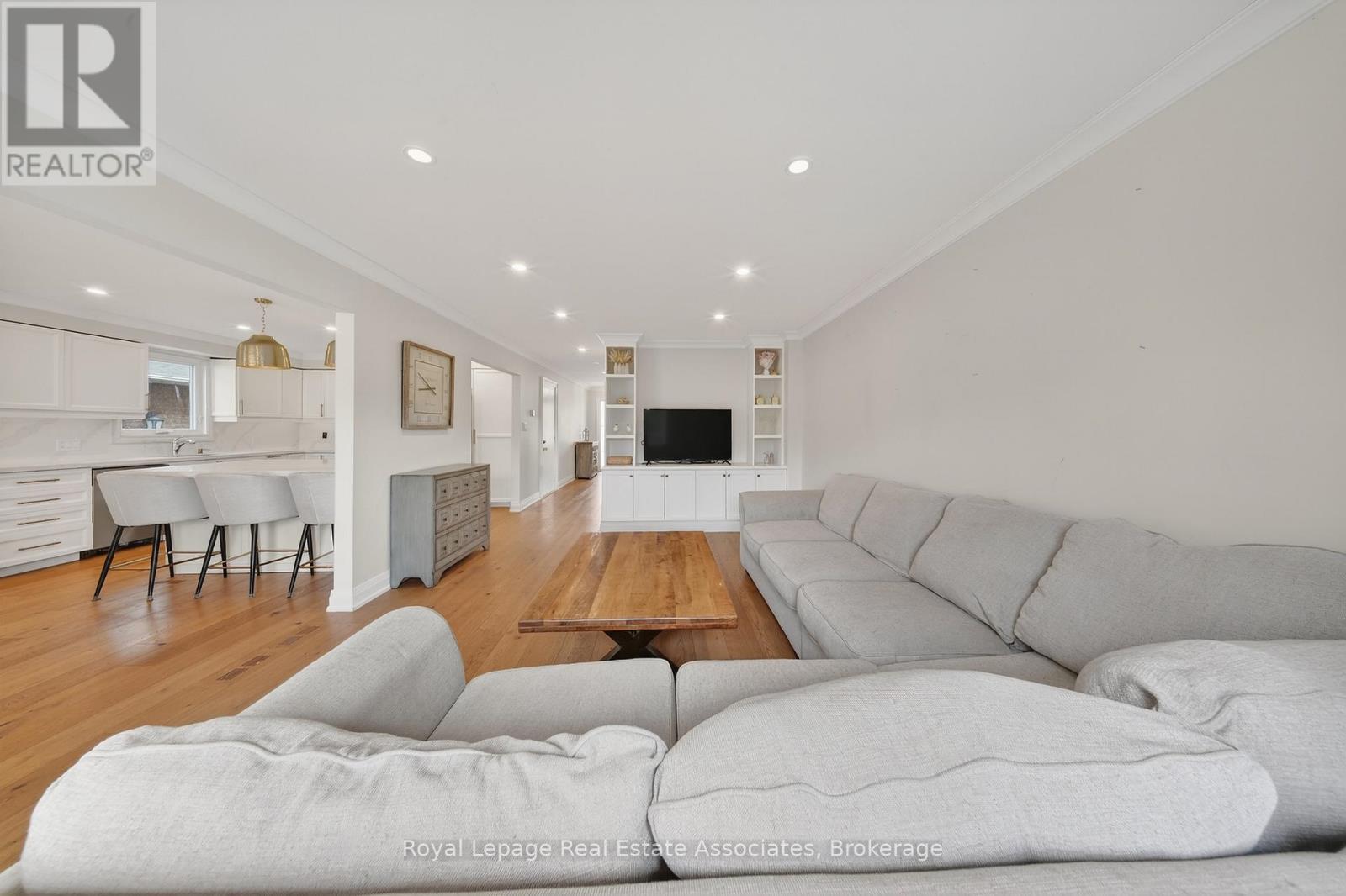 67 Beechnut Crescent, Clarington, ON - Indoor Photo Showing Living Room