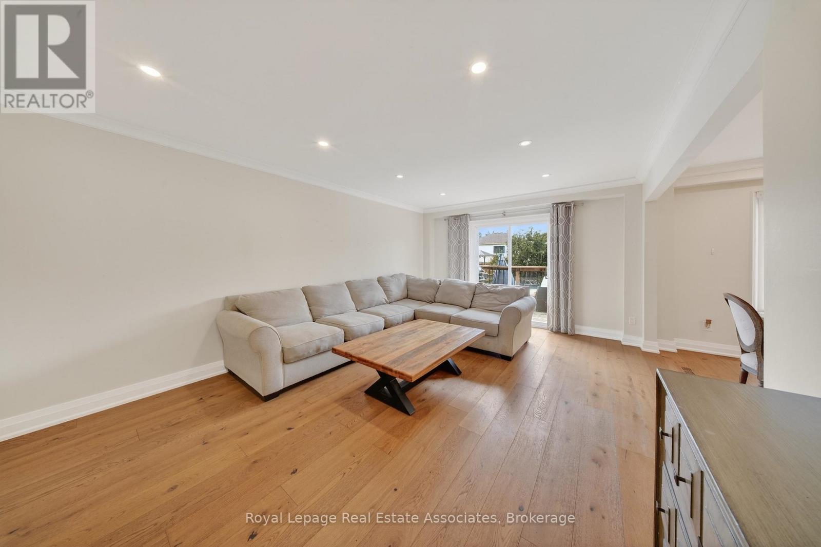 67 Beechnut Crescent, Clarington, ON - Indoor Photo Showing Living Room