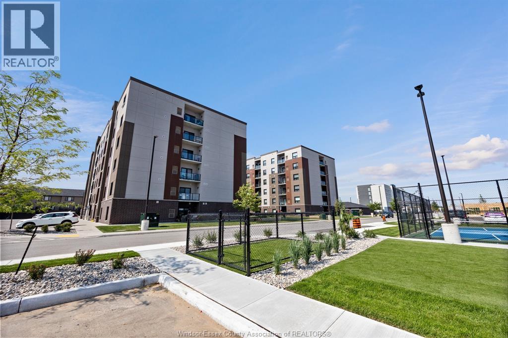 716 Brownstone Unit# 606, Tecumseh, ON - Outdoor
