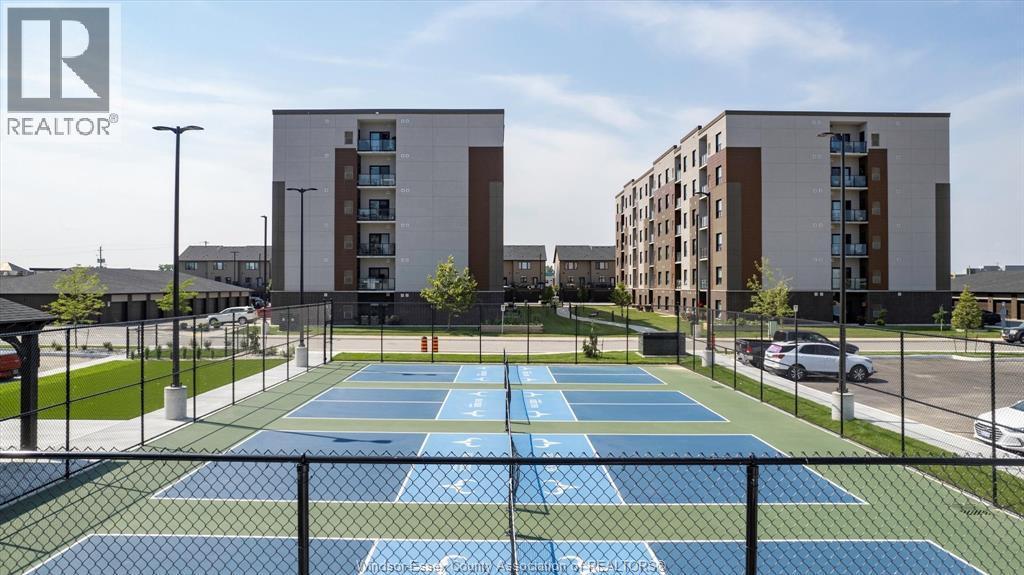 716 Brownstone Unit# 208, Tecumseh, ON - Outdoor