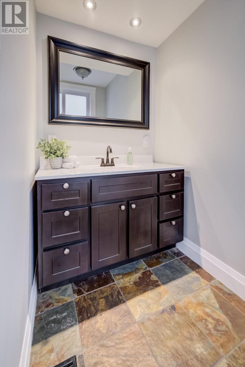 25 John Street, Cambridge, ON - Indoor Photo Showing Other Room