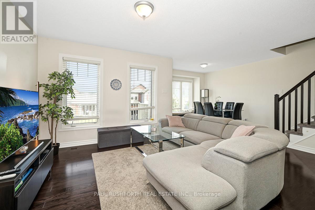 Living Room - 103 Eclipse Crescent, Ottawa, ON - Indoor Photo Showing Living Room