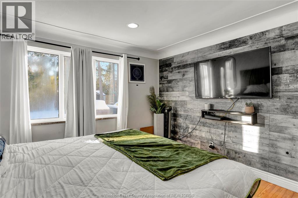 805 Roselawn, Windsor, ON - Indoor Photo Showing Bedroom