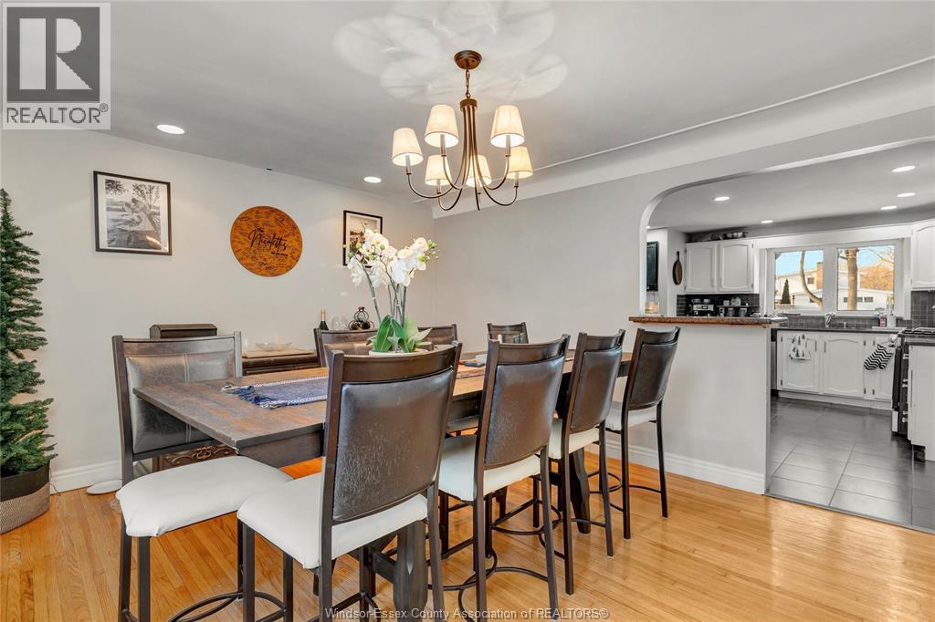 805 Roselawn, Windsor, ON - Indoor Photo Showing Dining Room
