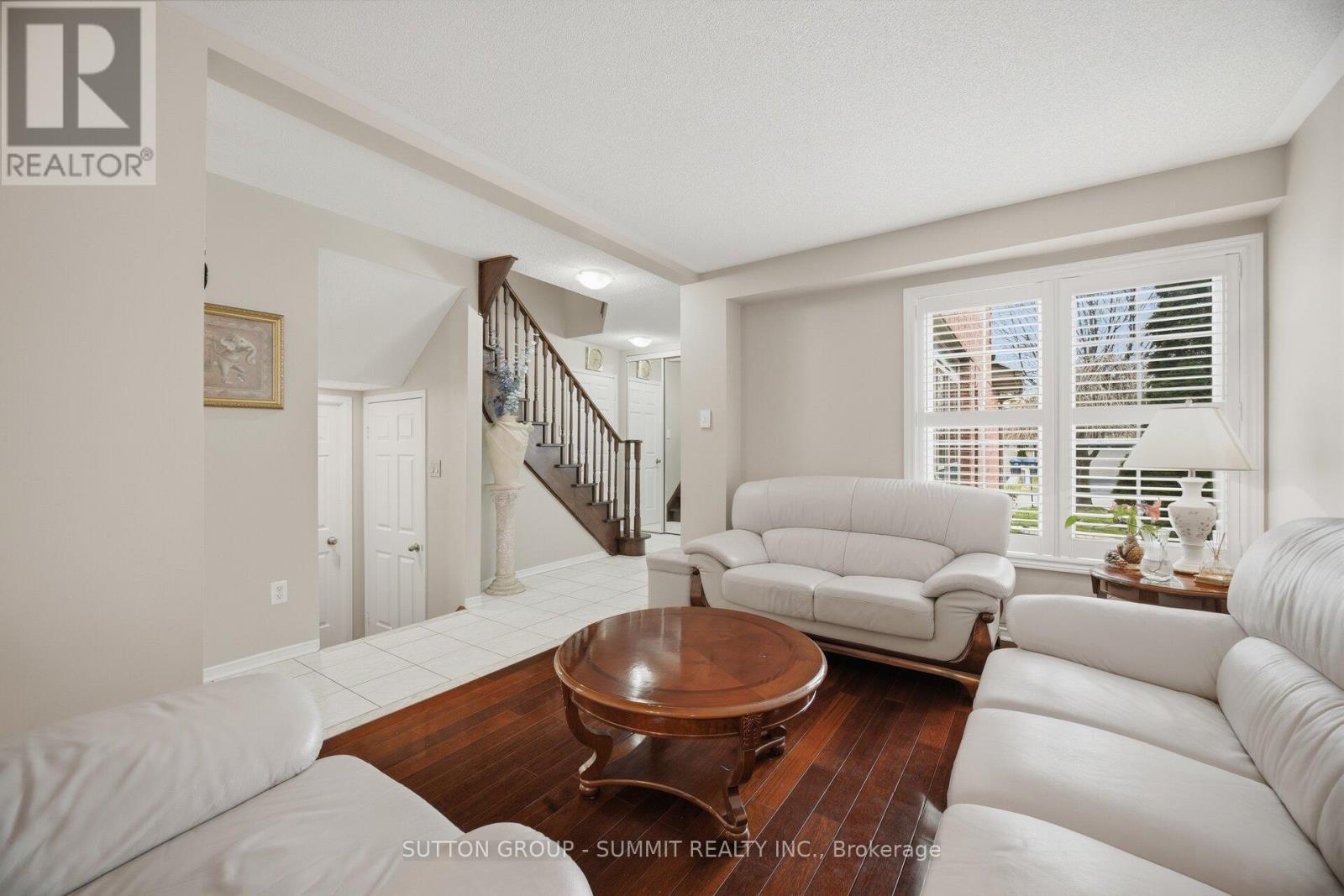 5387 Flatford Road, Mississauga, ON - Indoor Photo Showing Living Room