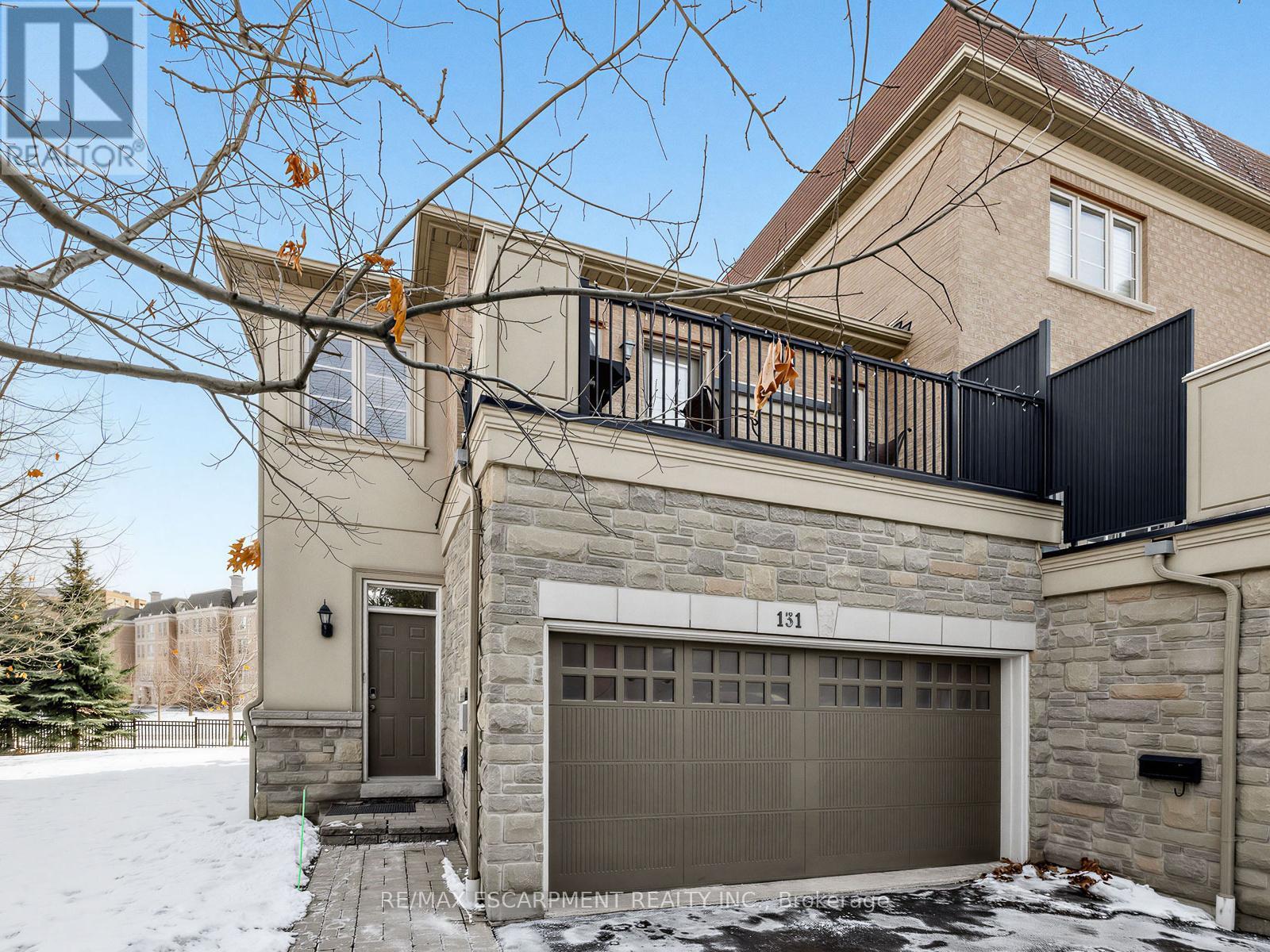 131 Robert Speck Parkway, Mississauga, ON - Outdoor