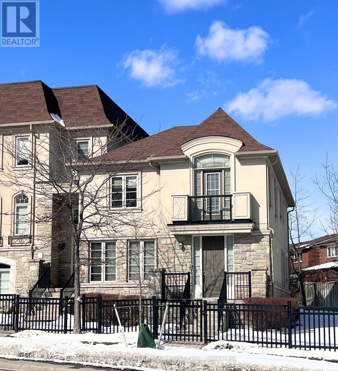 131 Robert Speck Parkway, Mississauga, ON - Outdoor
