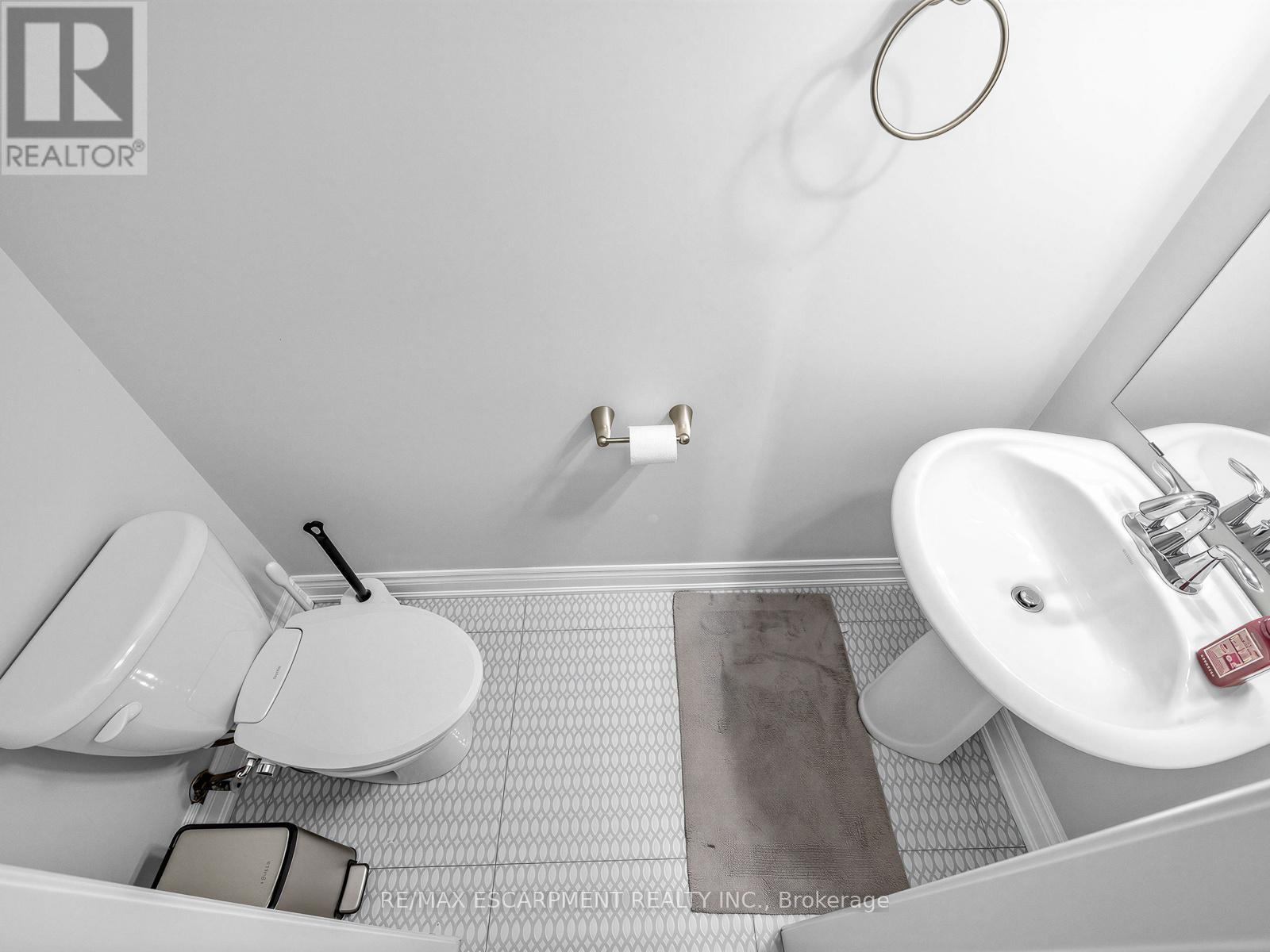 131 Robert Speck Parkway, Mississauga, ON - Indoor Photo Showing Bathroom