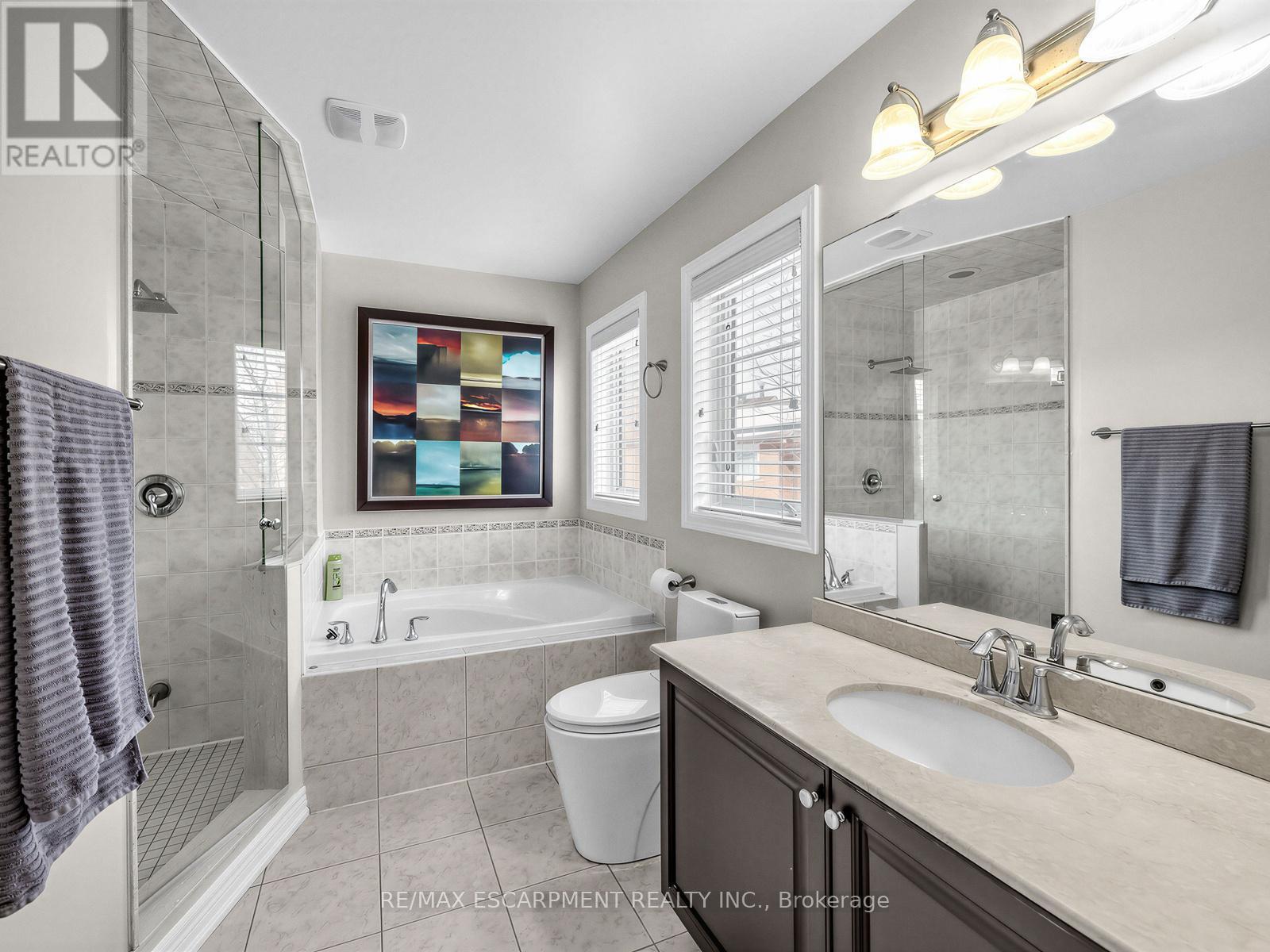 131 Robert Speck Parkway, Mississauga, ON - Indoor Photo Showing Bathroom