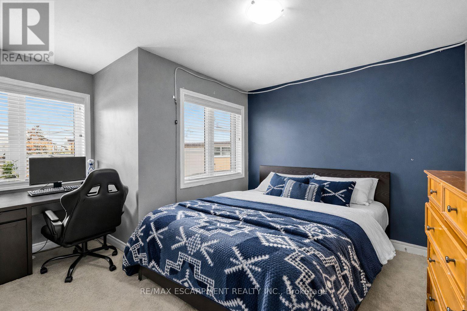 131 Robert Speck Parkway, Mississauga, ON - Indoor Photo Showing Bedroom