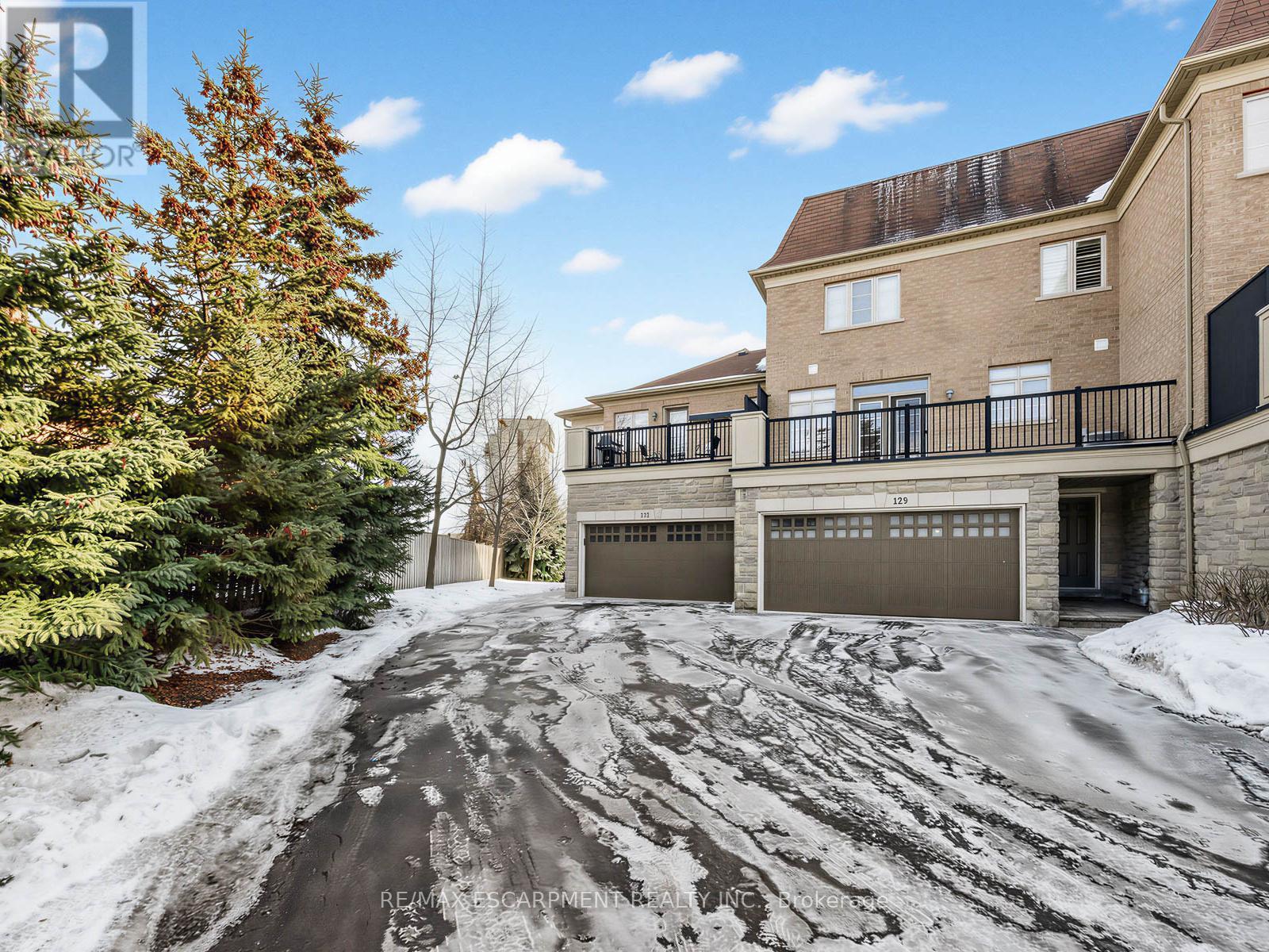 131 Robert Speck Parkway, Mississauga, ON - Outdoor