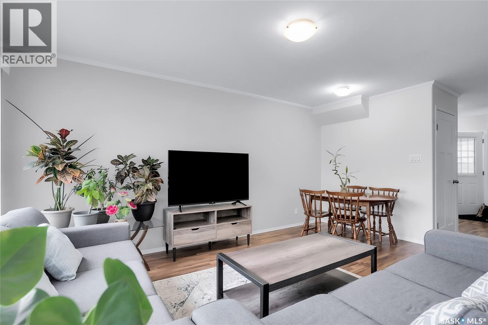 1406 715 Hart Road, Saskatoon, SK - Indoor Photo Showing Living Room