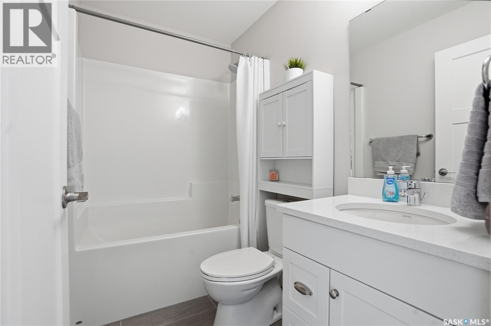 335 Secord Way, Saskatoon, SK - Indoor Photo Showing Bathroom