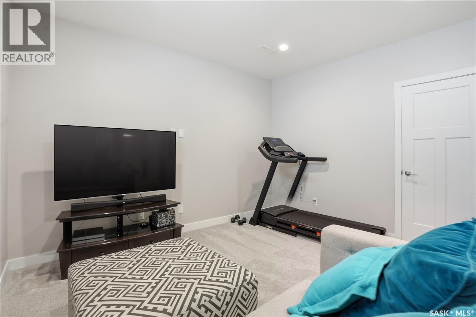 335 Secord Way, Saskatoon, SK - Indoor Photo Showing Gym Room