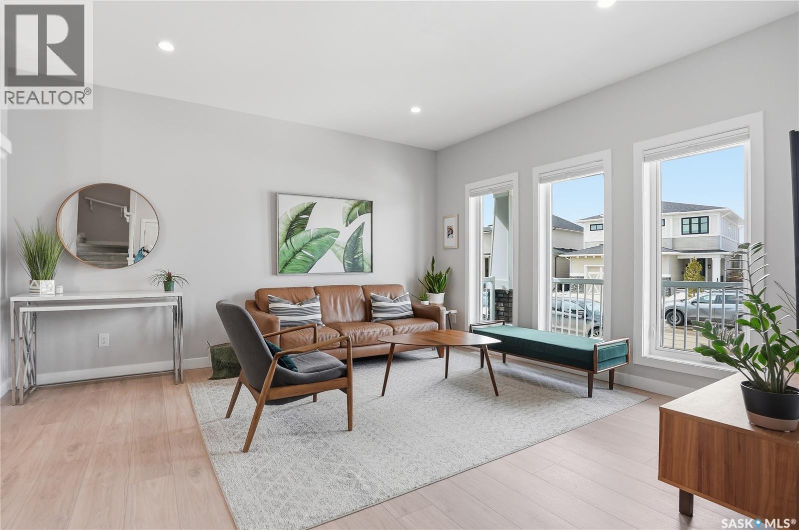 335 Secord Way, Saskatoon, SK - Indoor Photo Showing Living Room