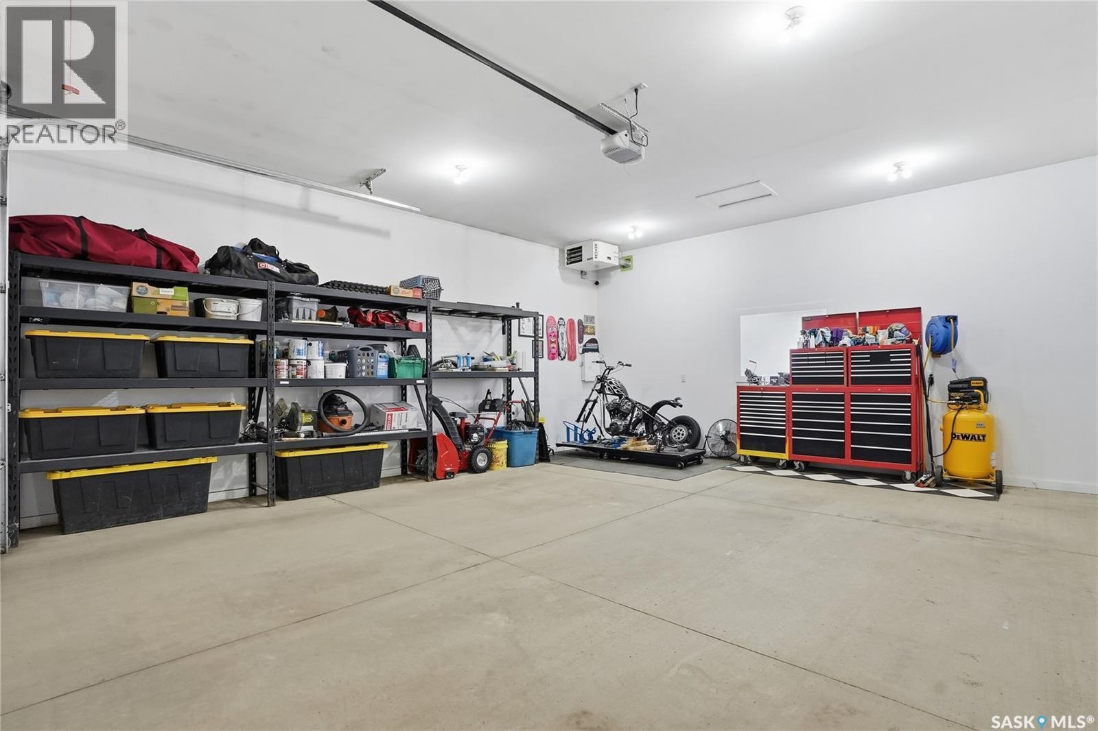 335 Secord Way, Saskatoon, SK - Indoor Photo Showing Garage