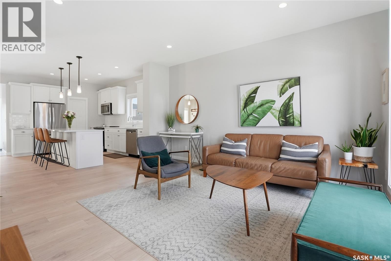 335 Secord Way, Saskatoon, SK - Indoor Photo Showing Living Room