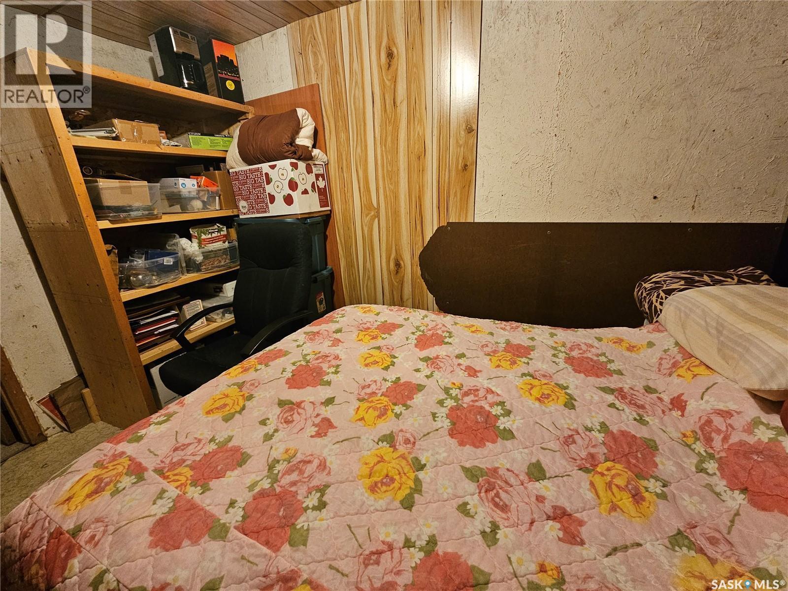 304 7Th Avenue Se, Swift Current, SK - Indoor Photo Showing Bedroom