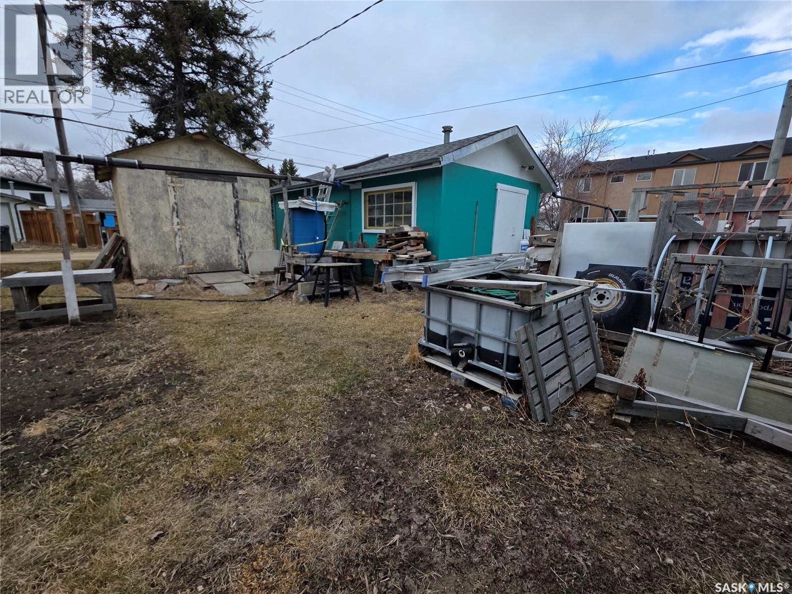 304 7Th Avenue Se, Swift Current, SK - Outdoor With Deck Patio Veranda
