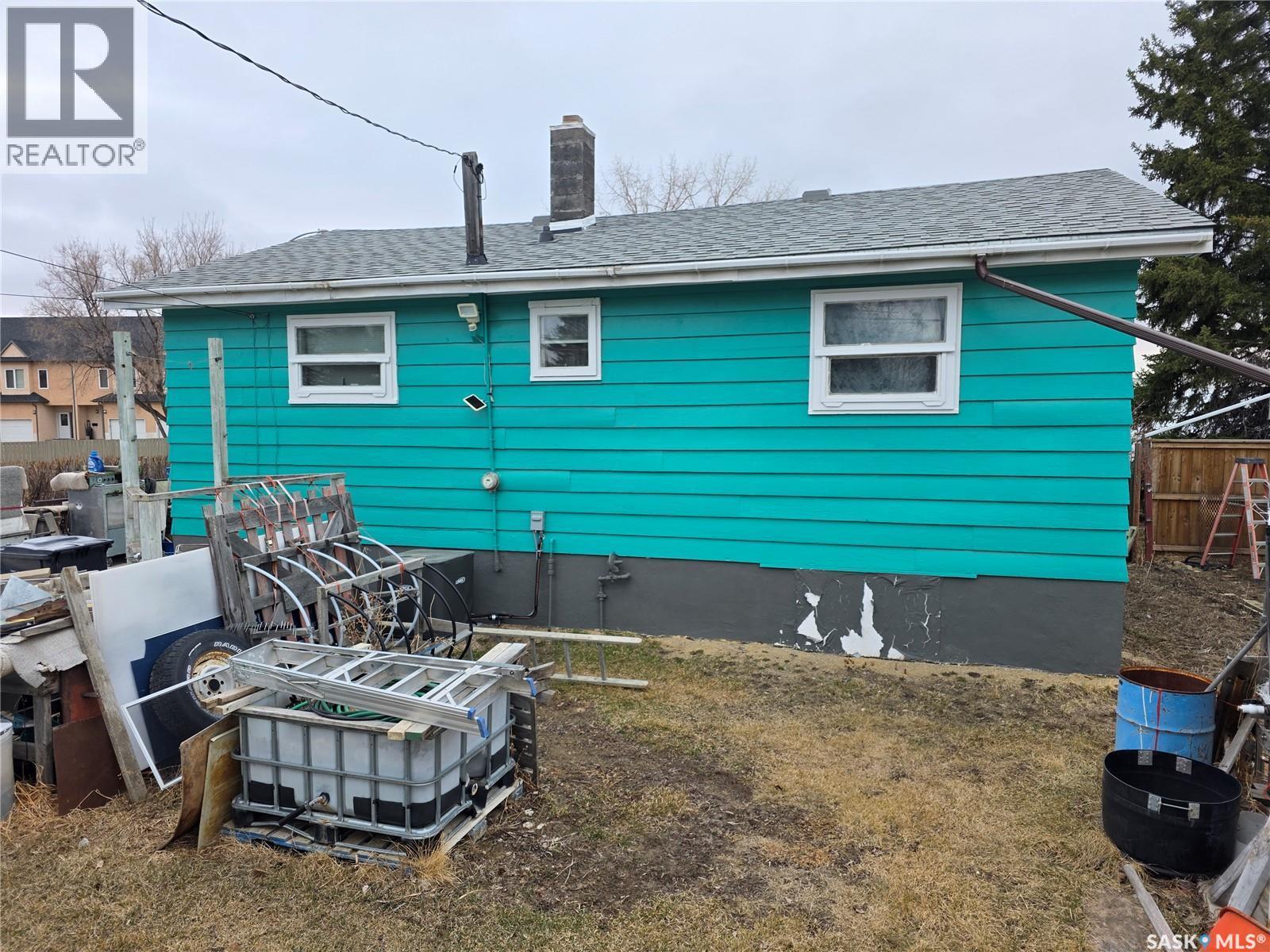 304 7Th Avenue Se, Swift Current, SK - Outdoor