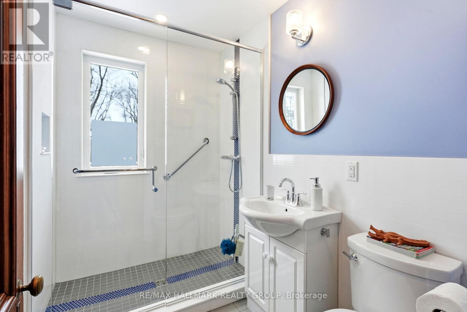 53 Scrivens Street, Ottawa, ON - Indoor Photo Showing Bathroom