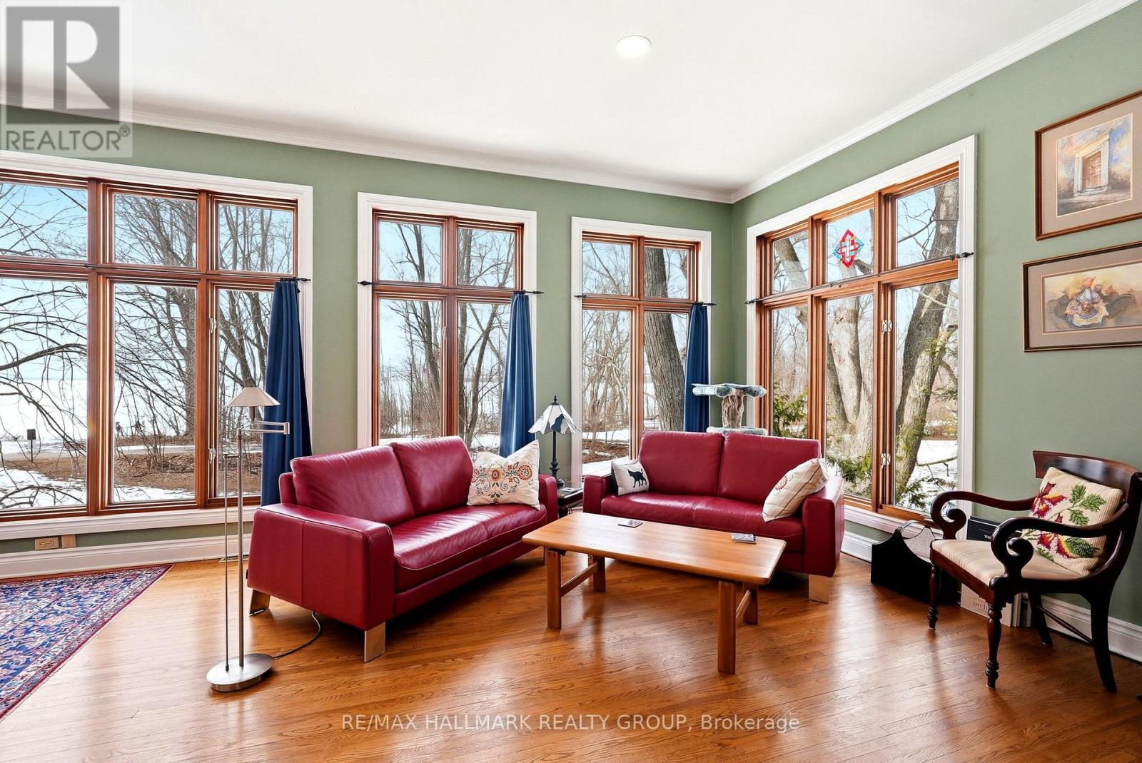 53 Scrivens Street, Ottawa, ON - Indoor Photo Showing Living Room
