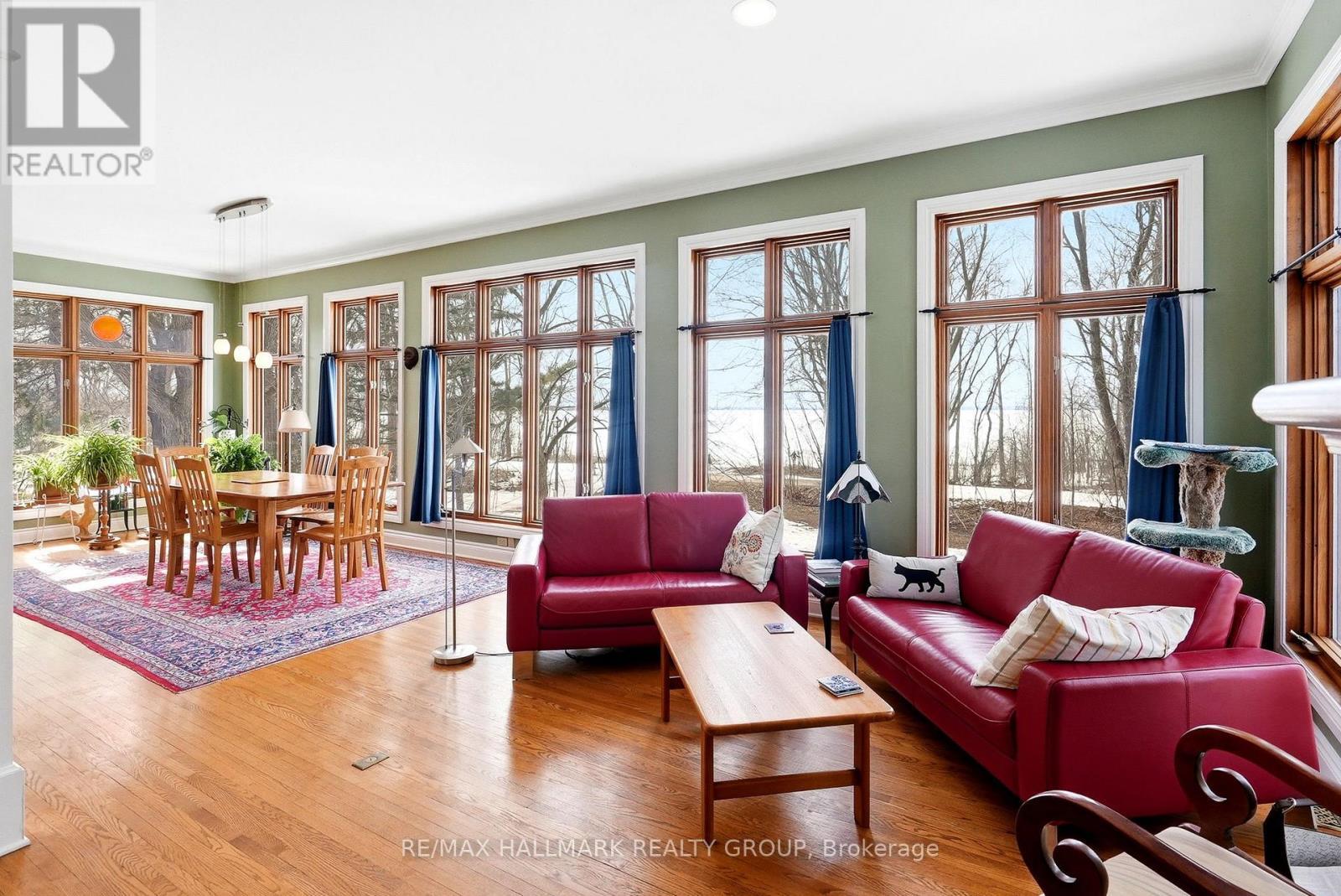 53 Scrivens Street, Ottawa, ON - Indoor Photo Showing Living Room