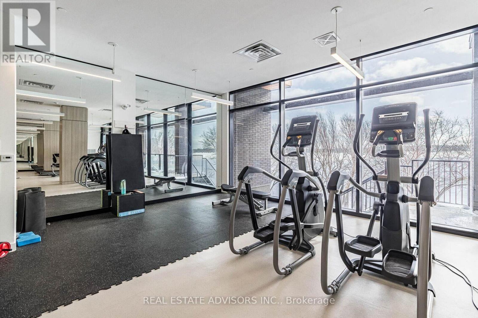 522 - 185 Dunlop Street E, Barrie, ON - Indoor Photo Showing Gym Room