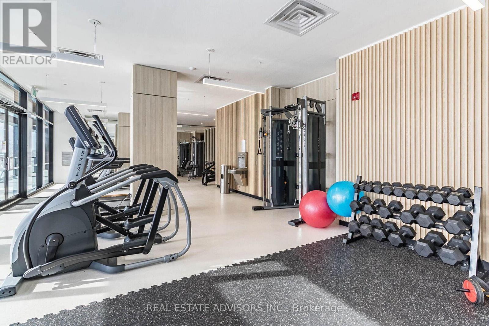 522 - 185 Dunlop Street E, Barrie, ON - Indoor Photo Showing Gym Room
