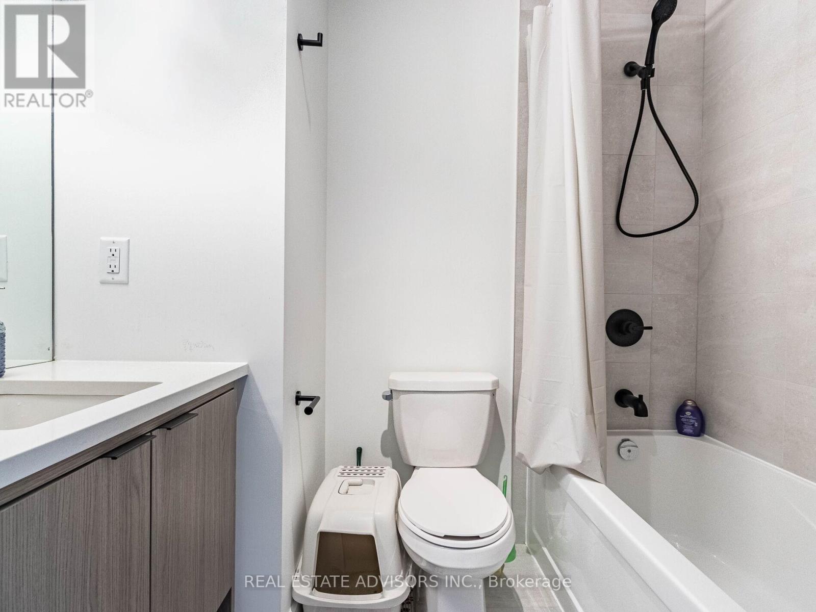 522 - 185 Dunlop Street E, Barrie, ON - Indoor Photo Showing Bathroom