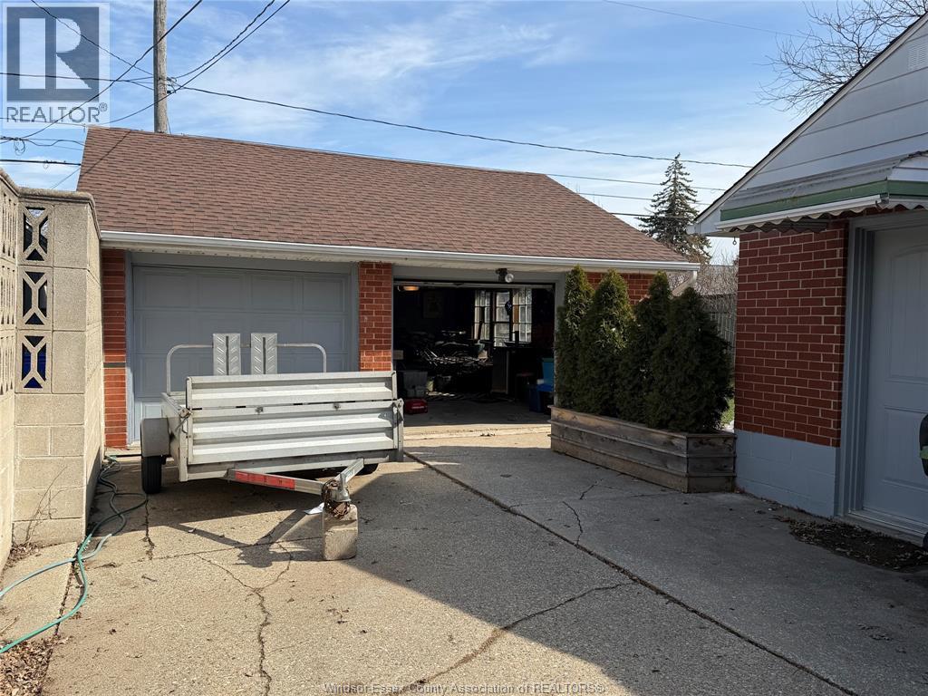 858 Laporte, Windsor, ON - Outdoor