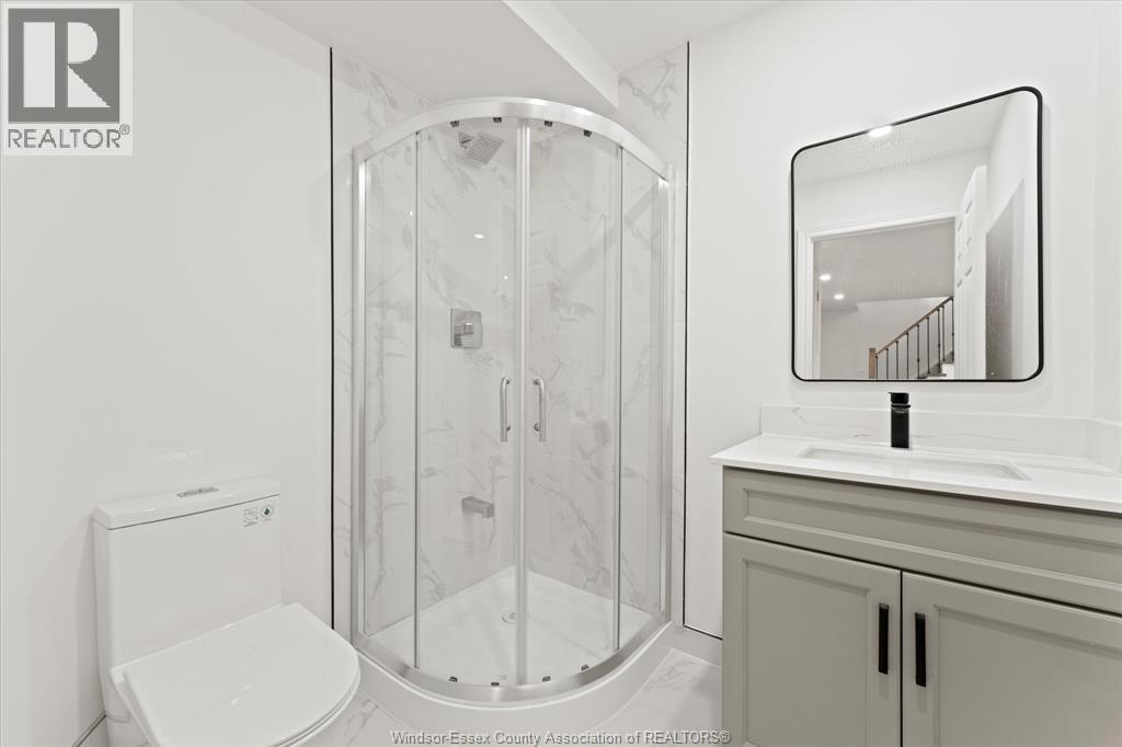 702 Pierre, Windsor, ON - Indoor Photo Showing Bathroom