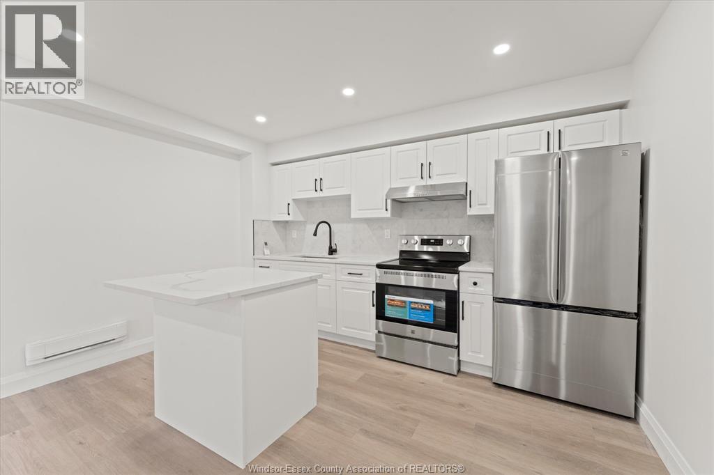 702 Pierre, Windsor, ON - Indoor Photo Showing Kitchen