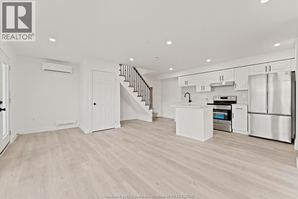 702 Pierre, Windsor, ON - Indoor Photo Showing Kitchen