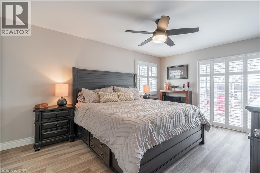 53 Third Road E, Hamilton, ON - Indoor Photo Showing Bedroom
