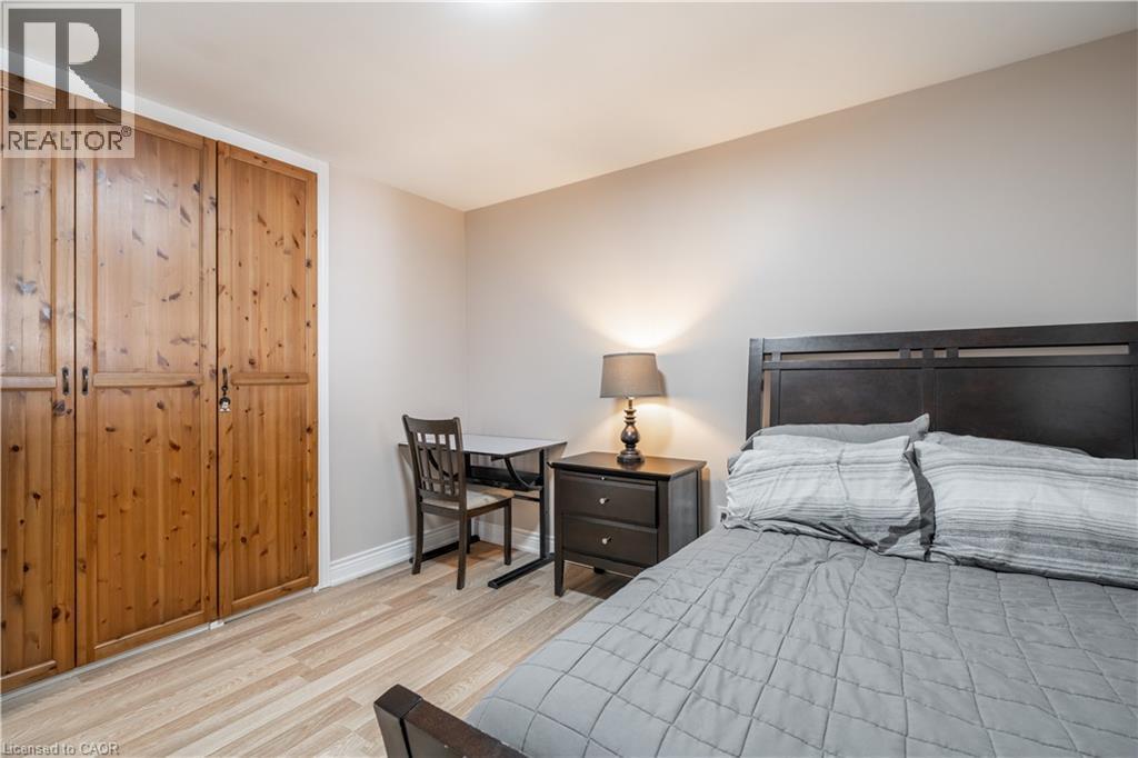 53 Third Road E, Hamilton, ON - Indoor Photo Showing Bedroom