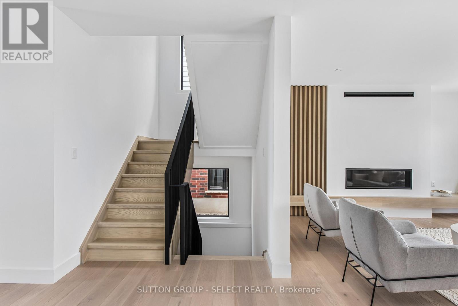 102 Silver Maple Circle, Thames Centre, ON - Indoor With Fireplace